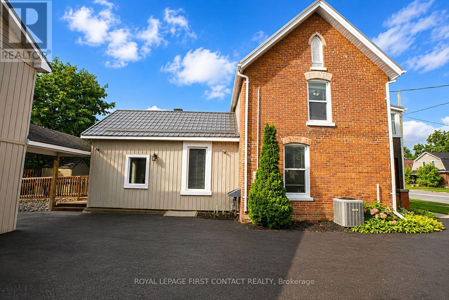 177 Dunlop Street W Property Photo 4