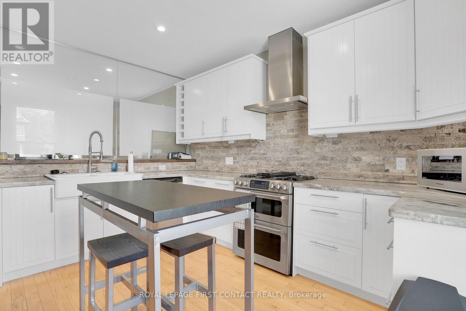 177 Dunlop Street W Property Photo 6