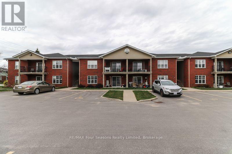 101 - 435 WALNUT STREET Property Photo 1