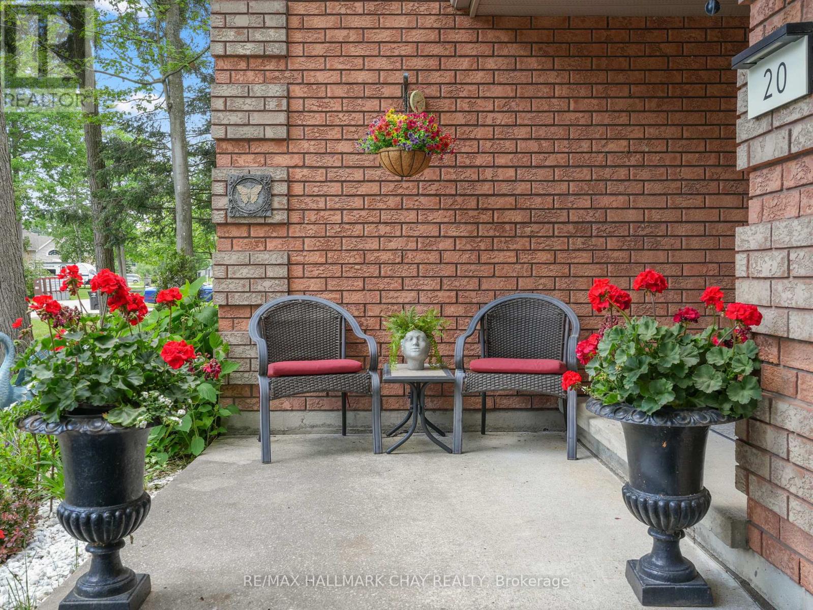 20 Downer Crescent Property Photo 4