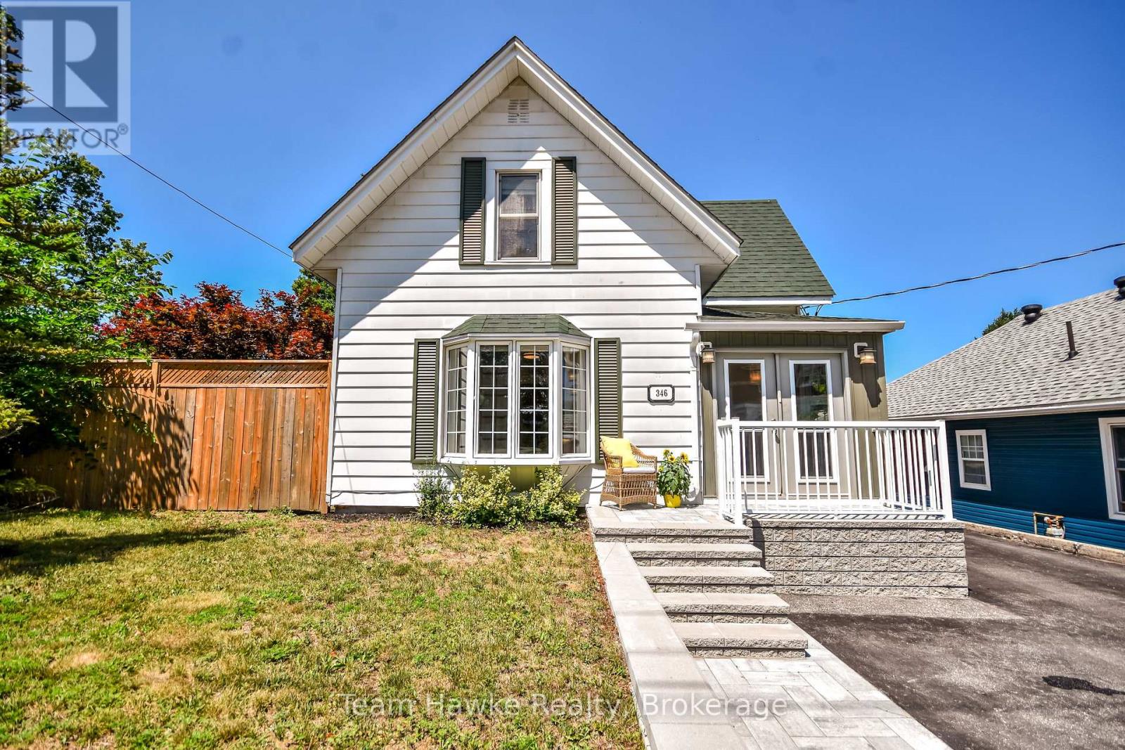 346 Yonge Street Property Photo 3