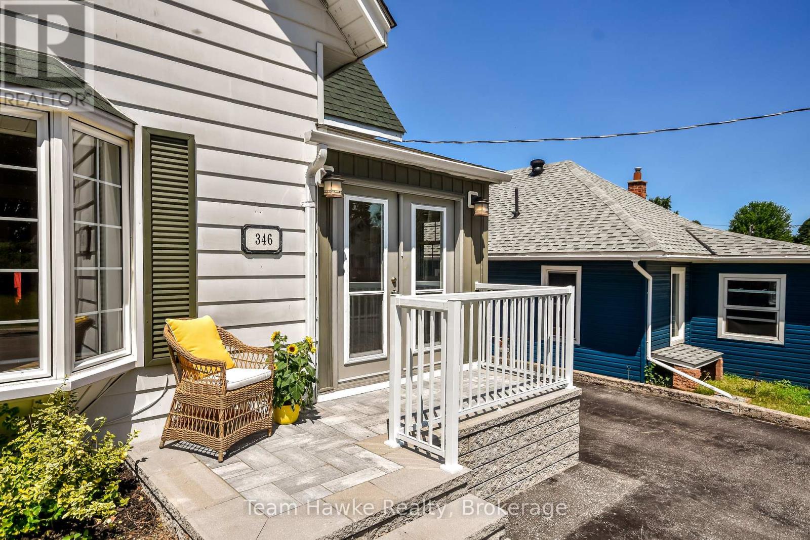 346 Yonge Street Property Photo 4