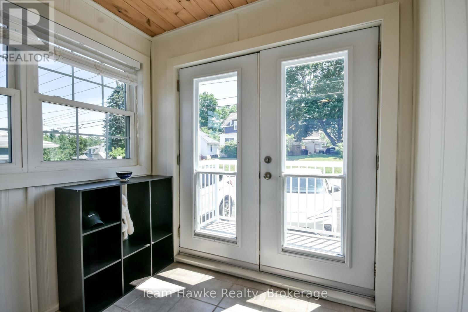 346 Yonge Street Property Photo 5