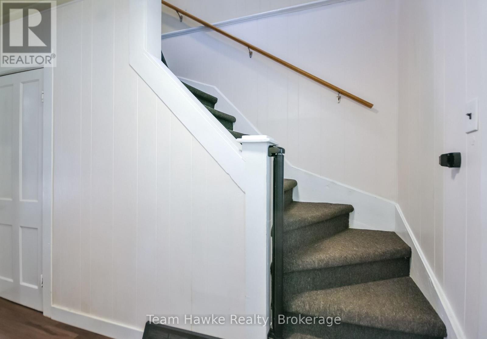 346 Yonge Street Property Photo 8