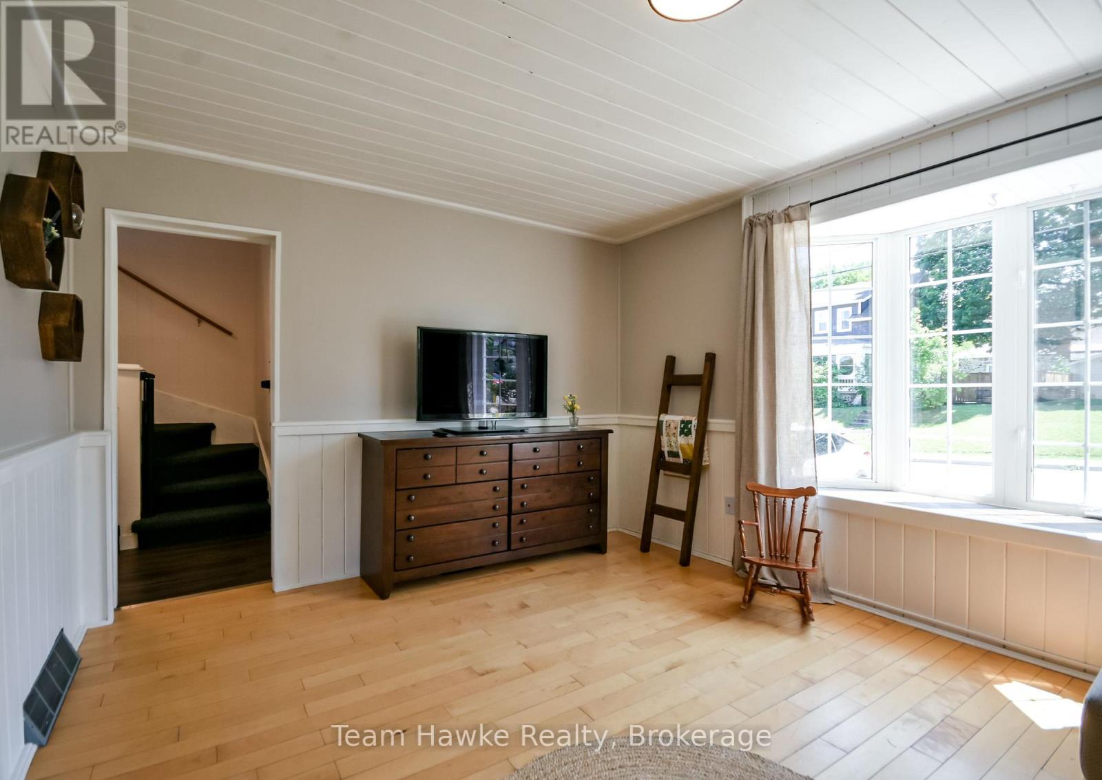 346 Yonge Street Property Photo 9