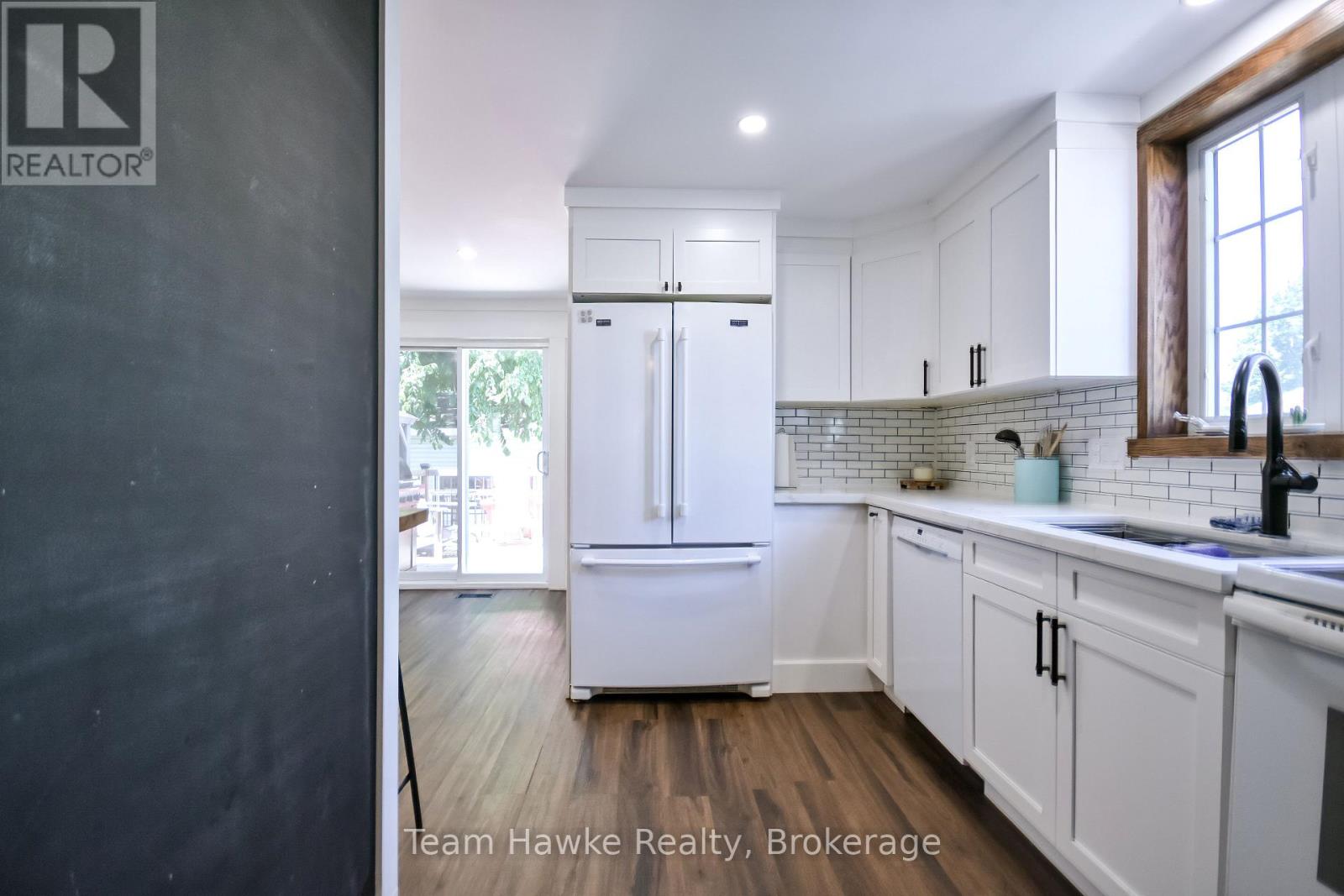 346 Yonge Street Property Photo 18
