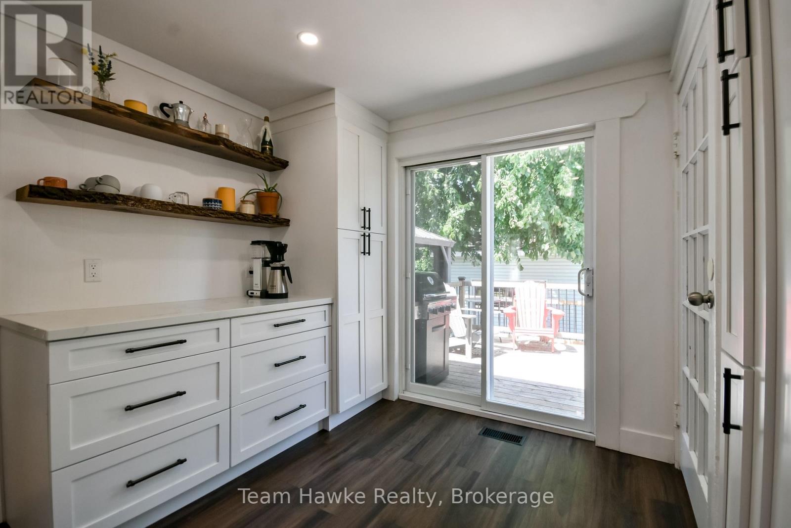 346 Yonge Street Property Photo 19