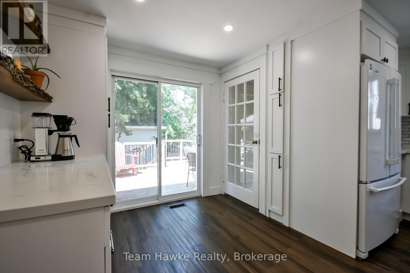 346 Yonge Street Property Photo 20