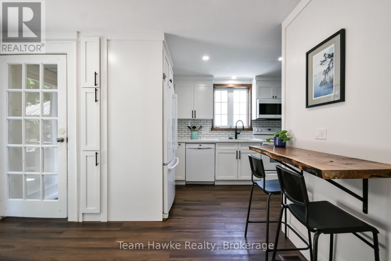 346 Yonge Street Property Photo 22