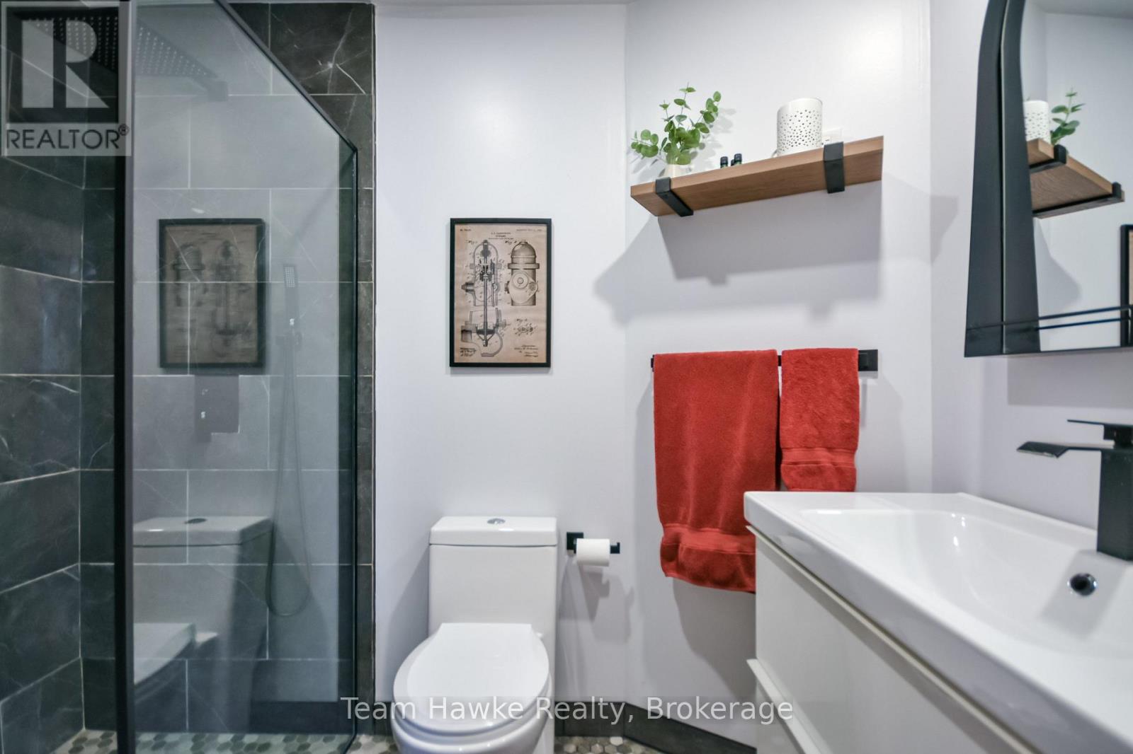 346 Yonge Street Property Photo 25