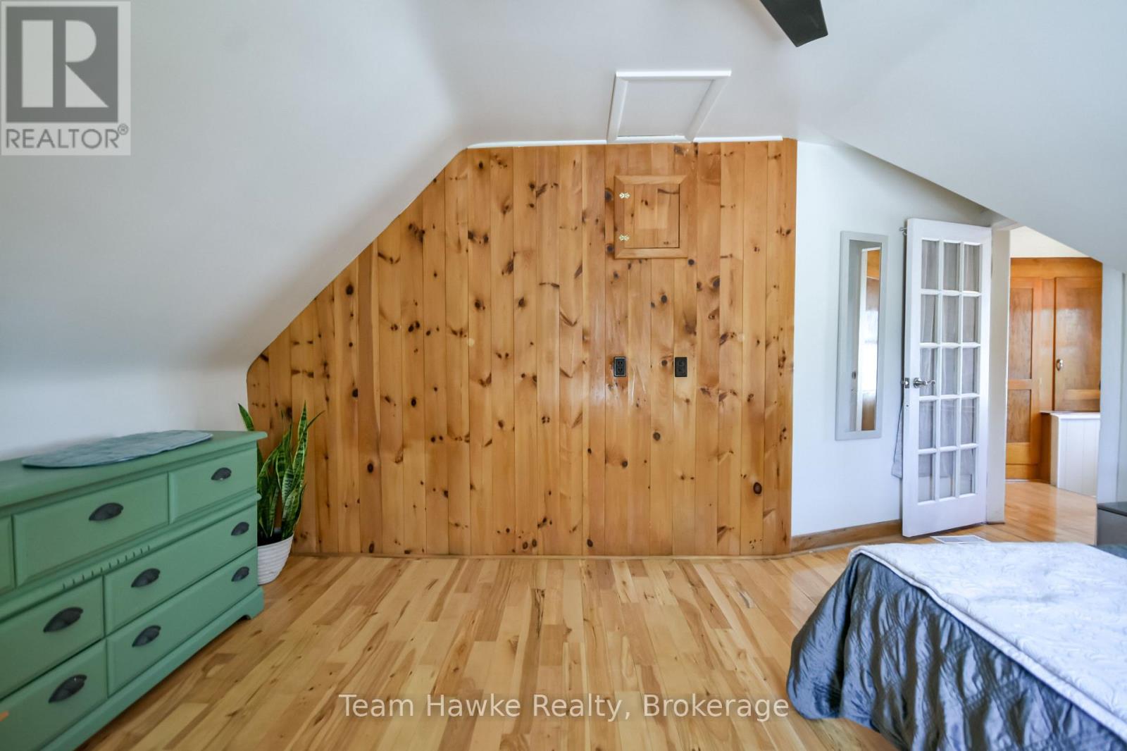346 Yonge Street Property Photo 31