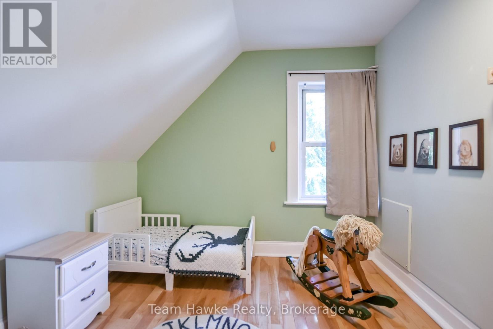 346 Yonge Street Property Photo 32