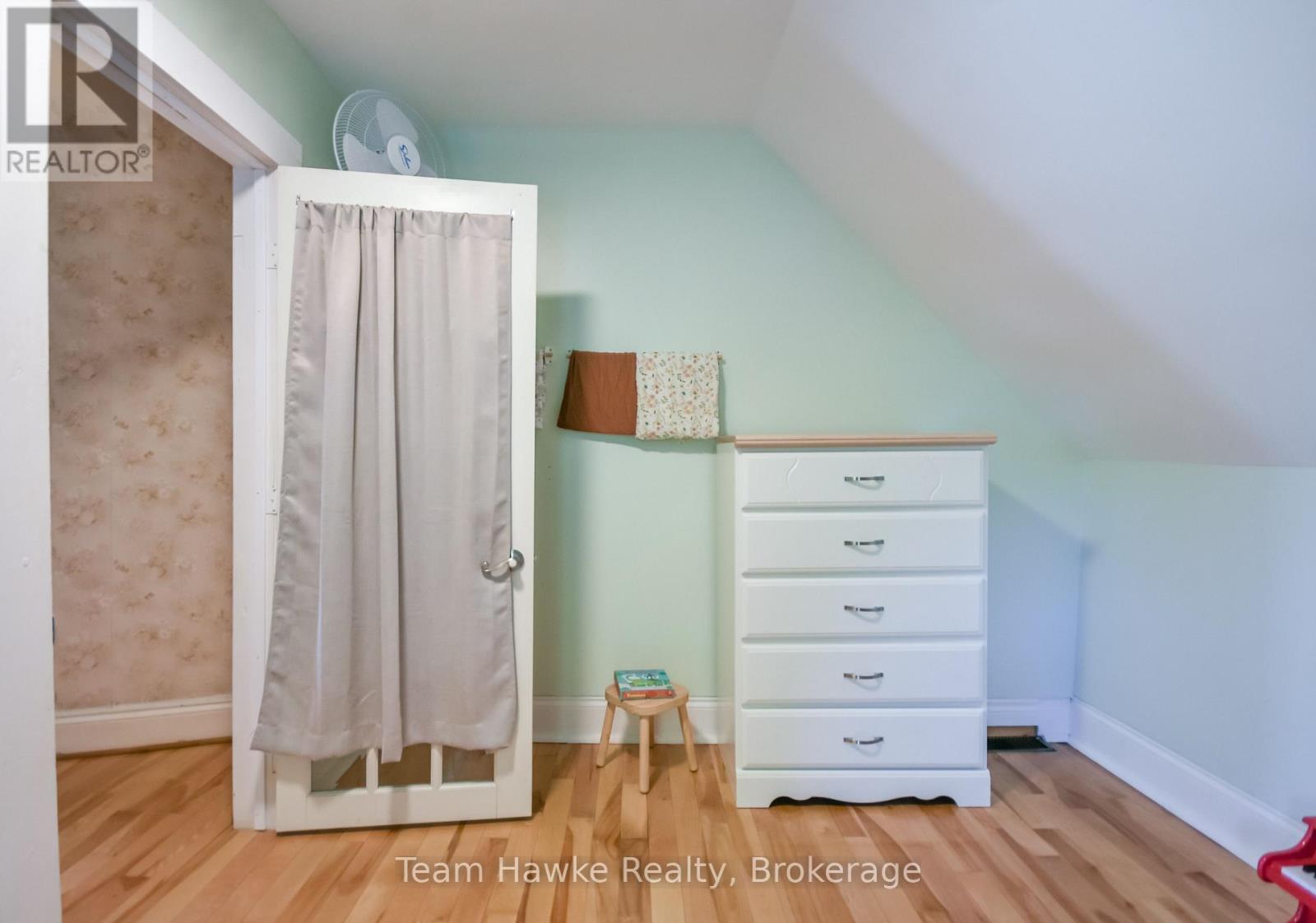 346 Yonge Street Property Photo 33