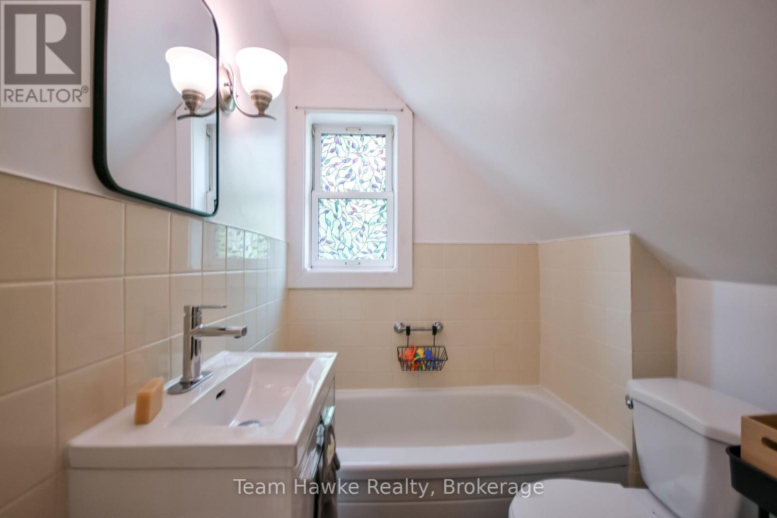 346 Yonge Street Property Photo 34