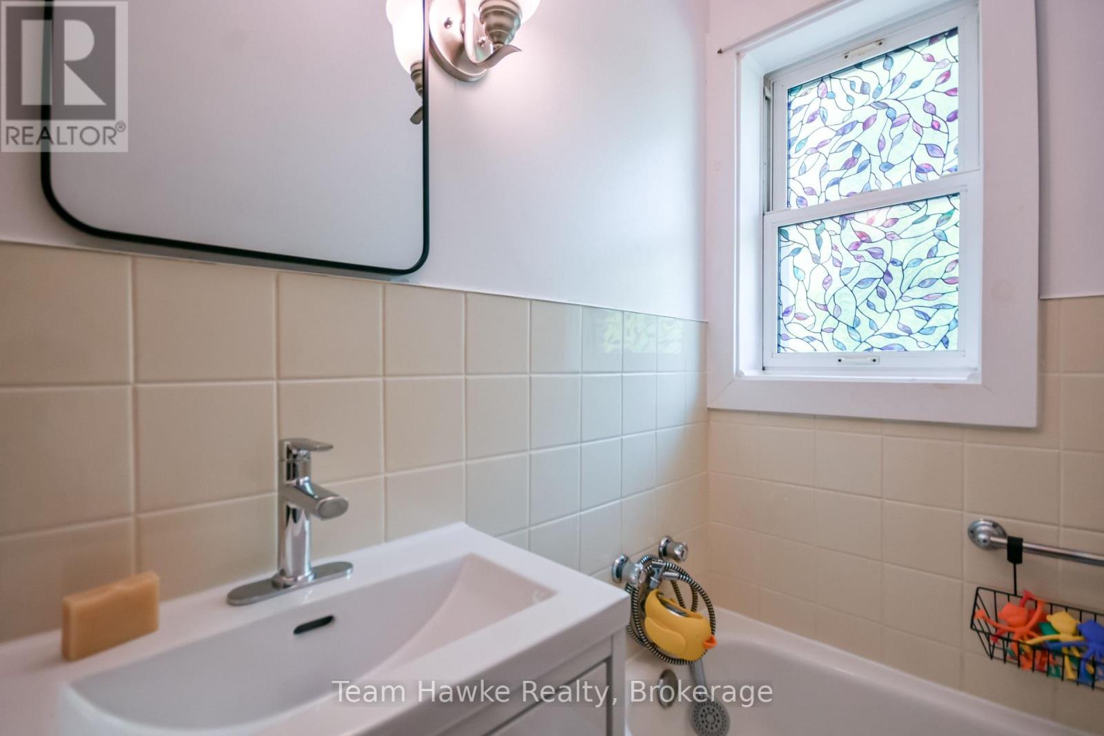 346 Yonge Street Property Photo 35