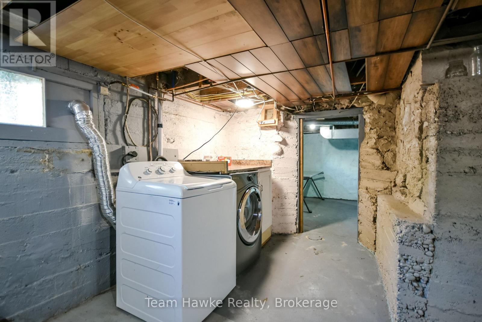 346 Yonge Street Property Photo 37