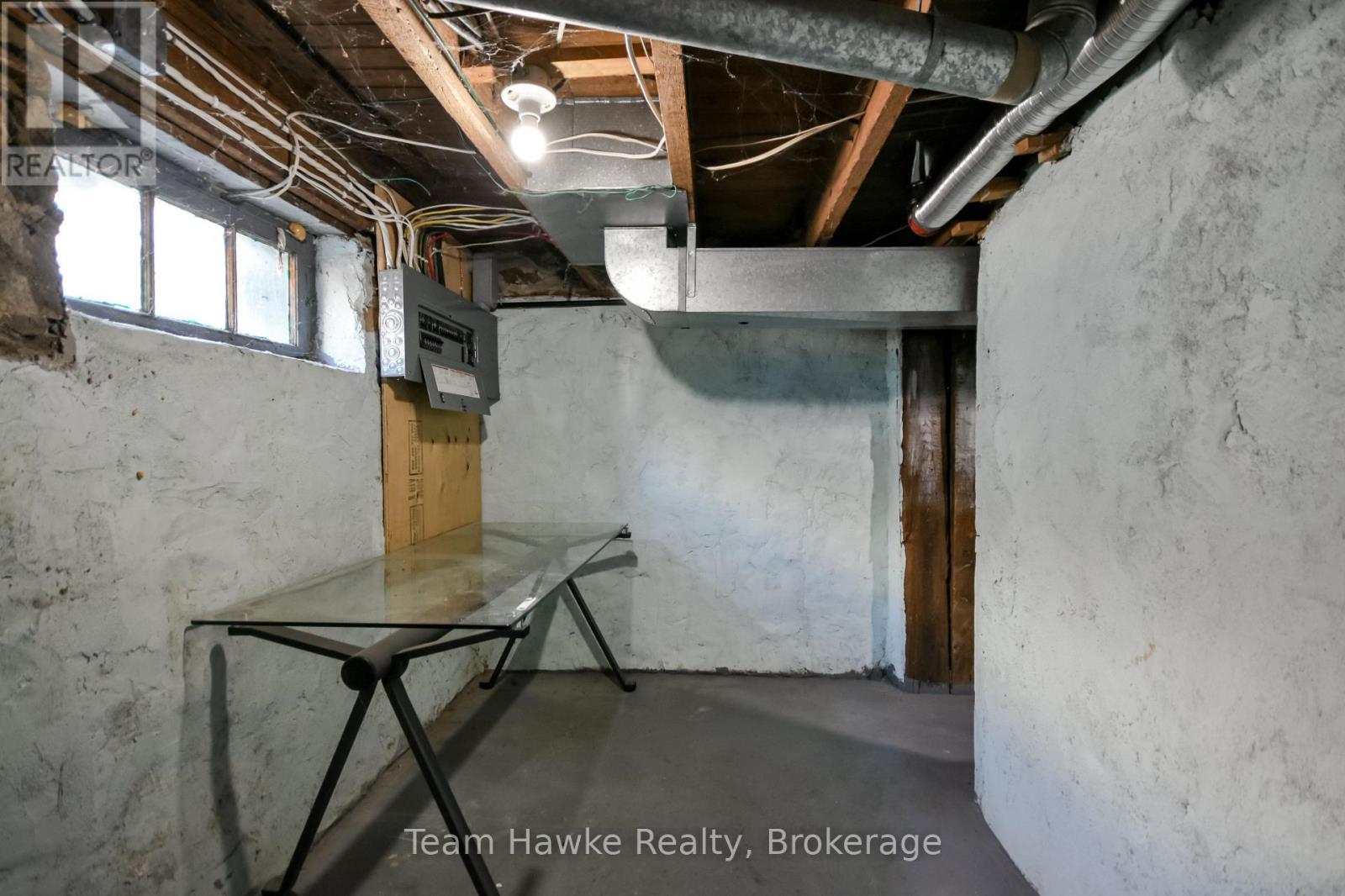 346 Yonge Street Property Photo 38