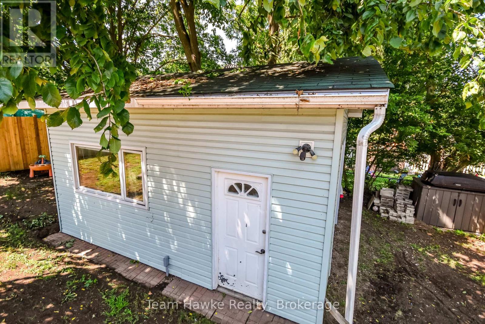 346 Yonge Street Property Photo 46