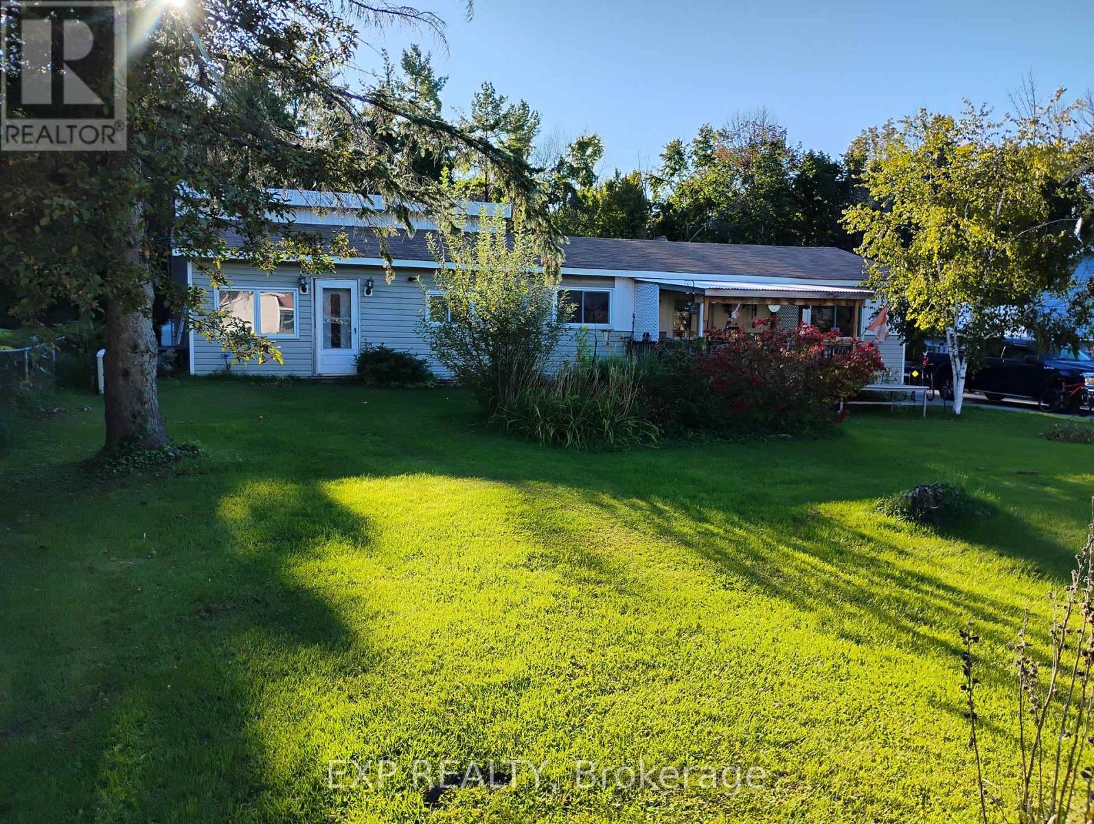 4044 BAYVIEW AVENUE Property Photo 1