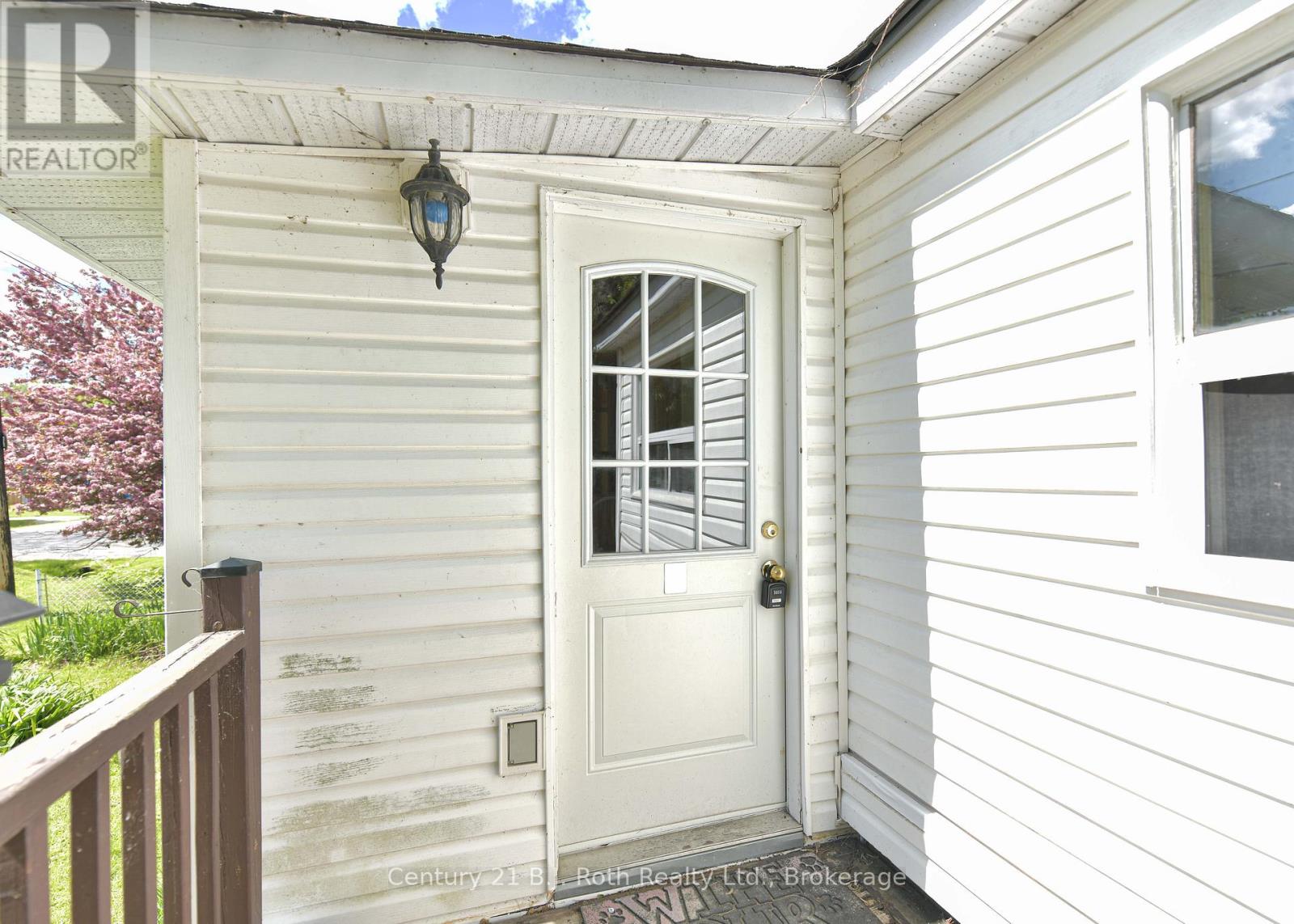 3427 Coronation Avenue Property Photo 4