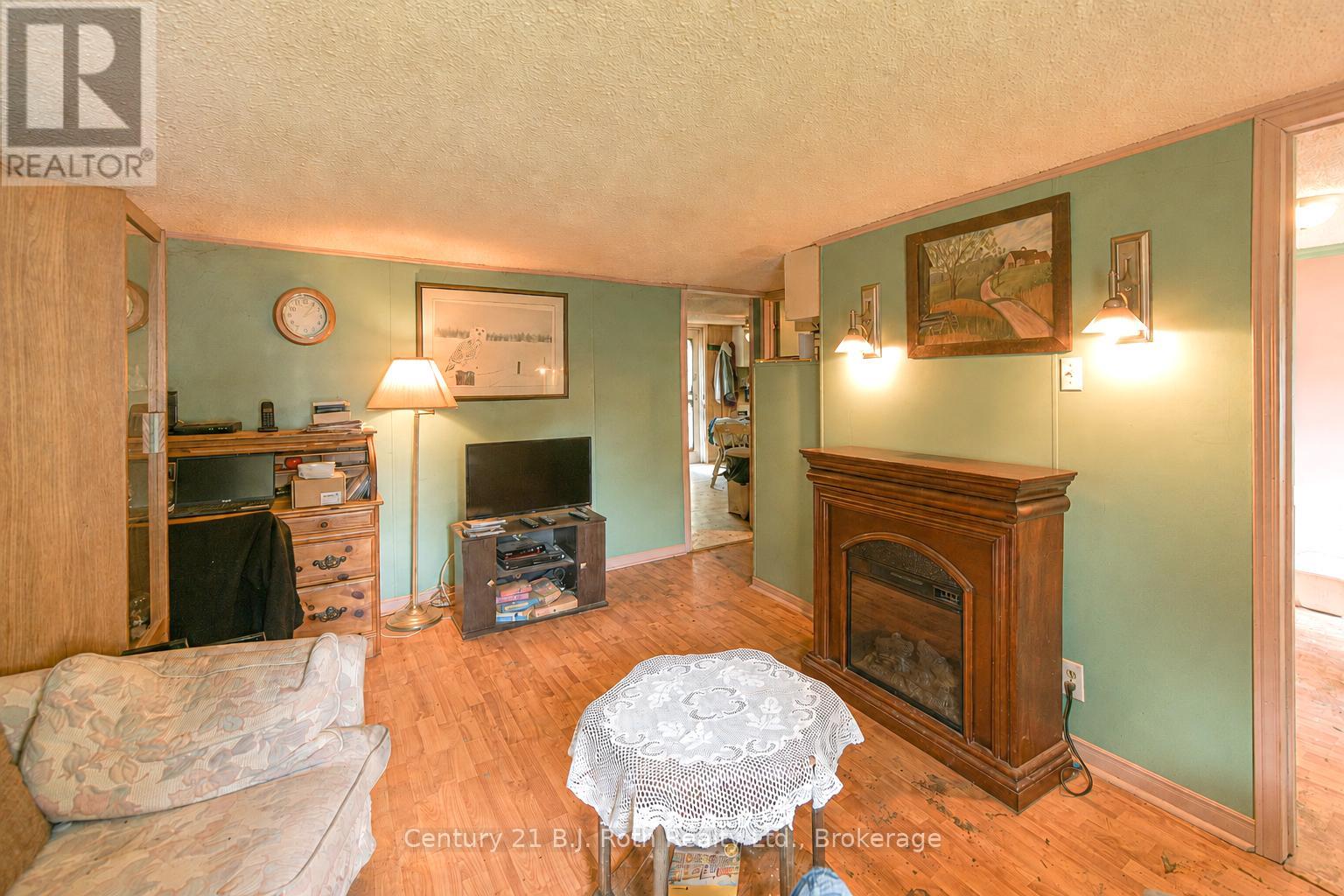 3427 Coronation Avenue Property Photo 5