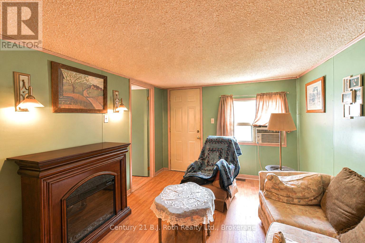 3427 Coronation Avenue Property Photo 6
