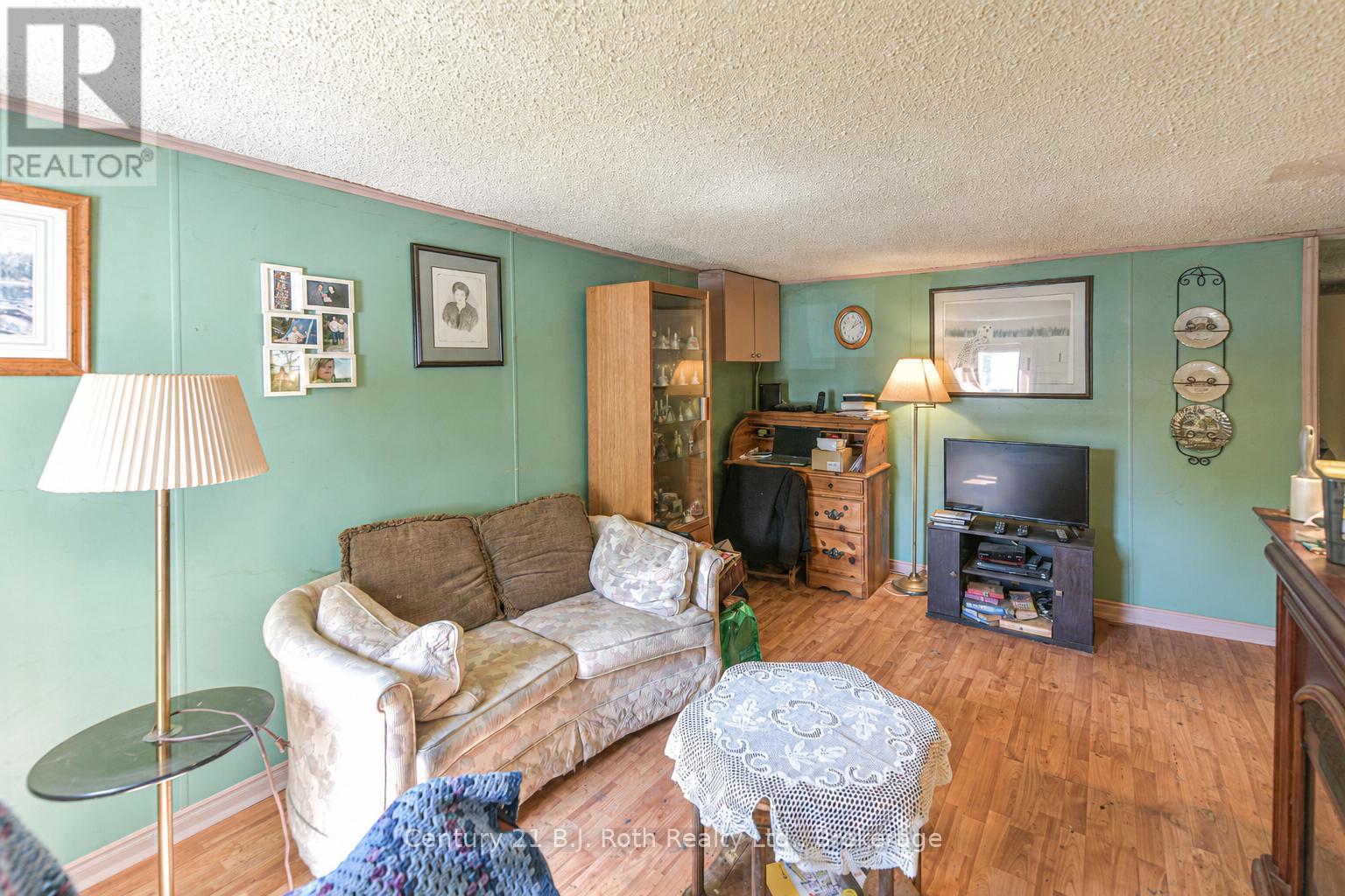 3427 Coronation Avenue Property Photo 7