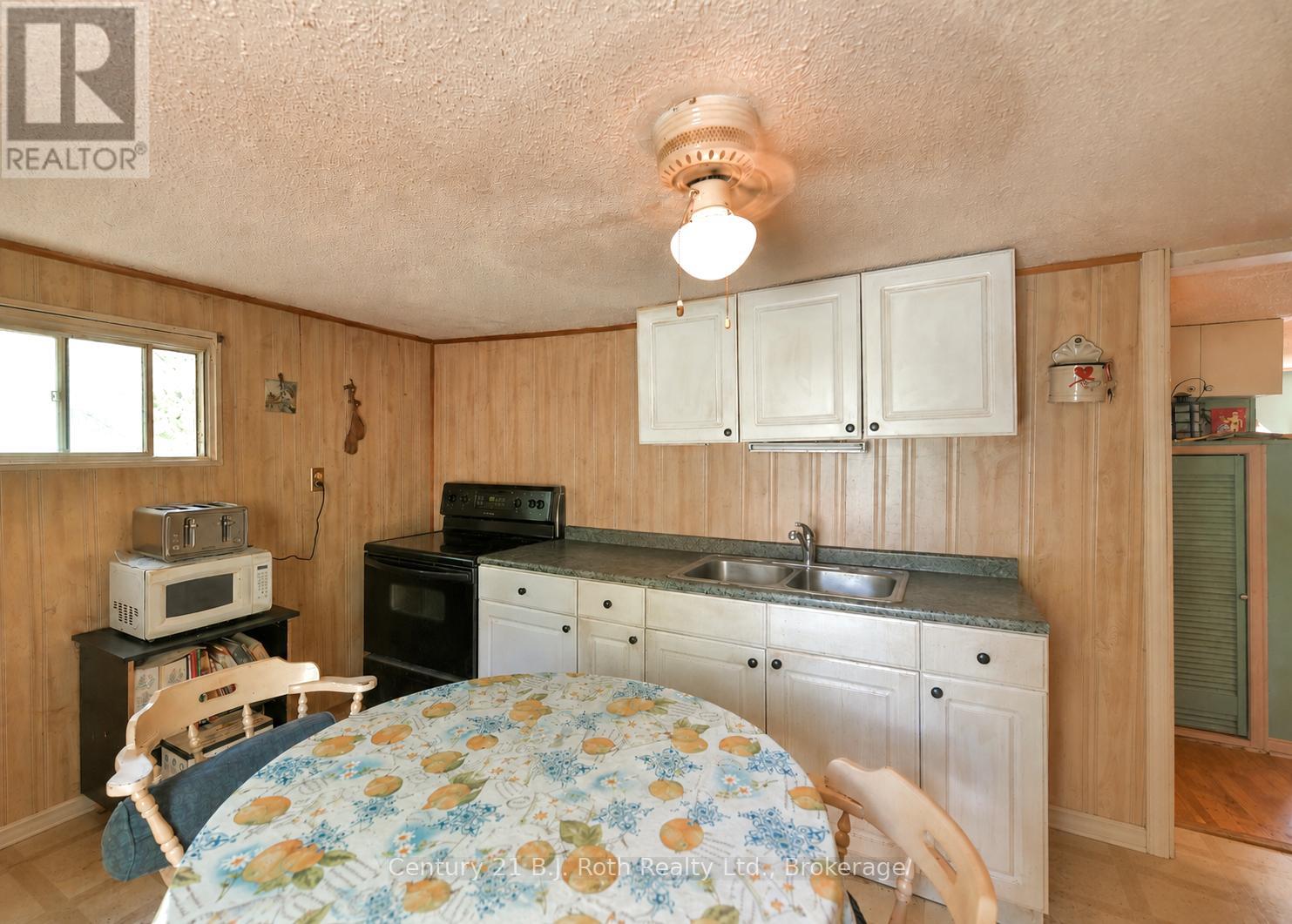 3427 Coronation Avenue Property Photo 8