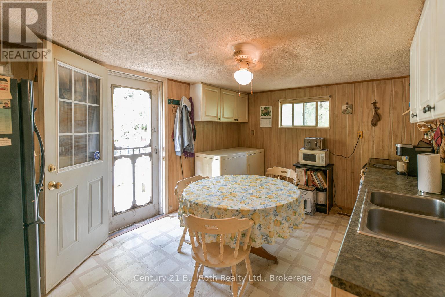 3427 Coronation Avenue Property Photo 9