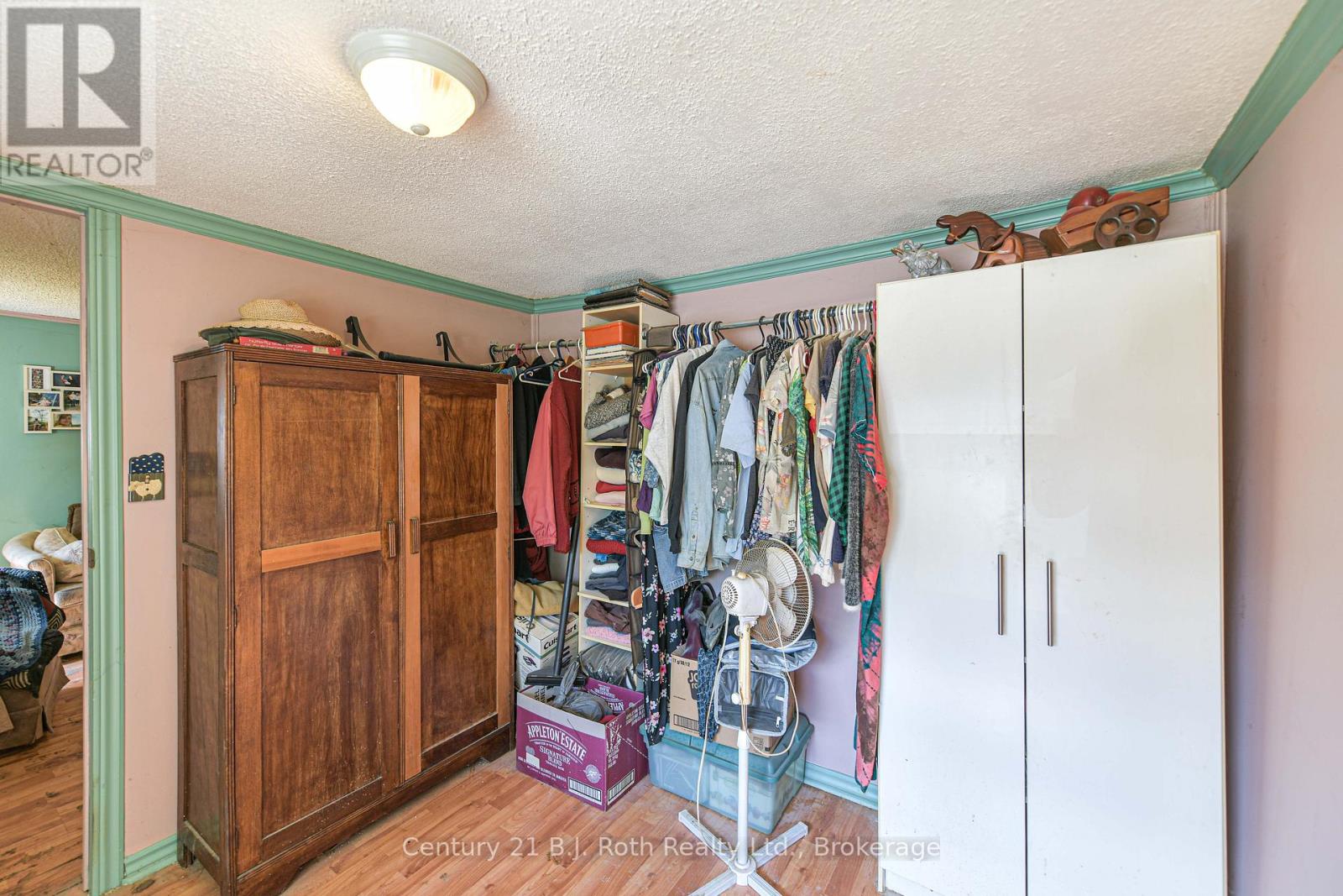 3427 Coronation Avenue Property Photo 12