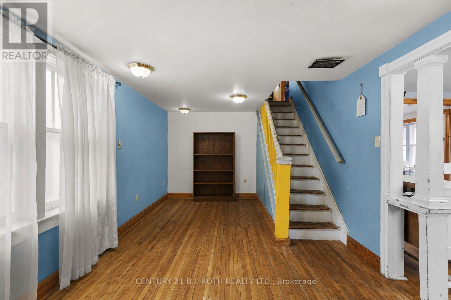 356 West Street N Property Photo 4