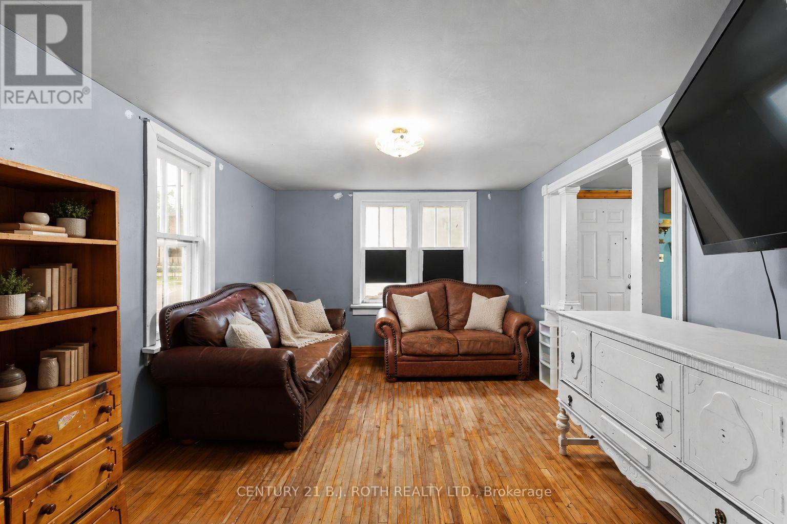 356 West Street N Property Photo 6