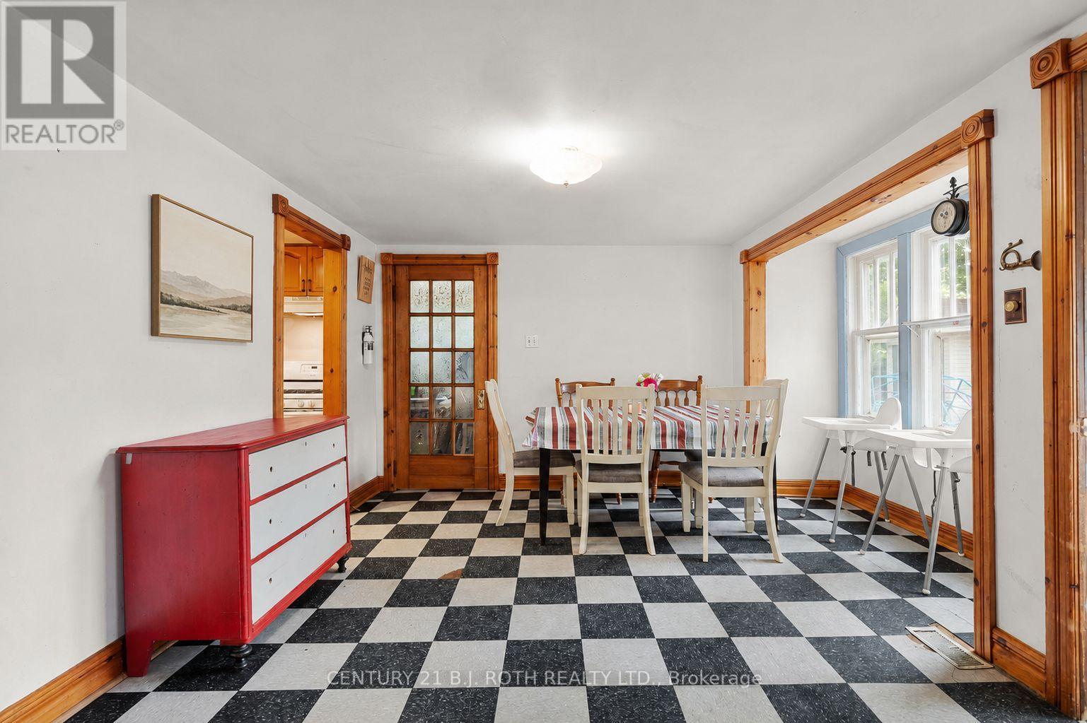356 West Street N Property Photo 7
