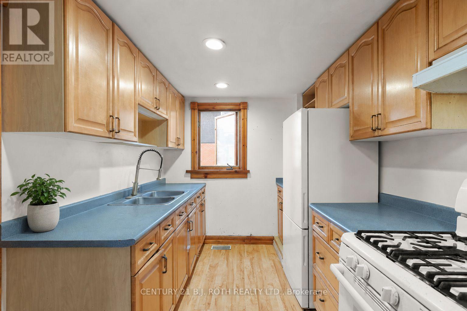 356 West Street N Property Photo 9