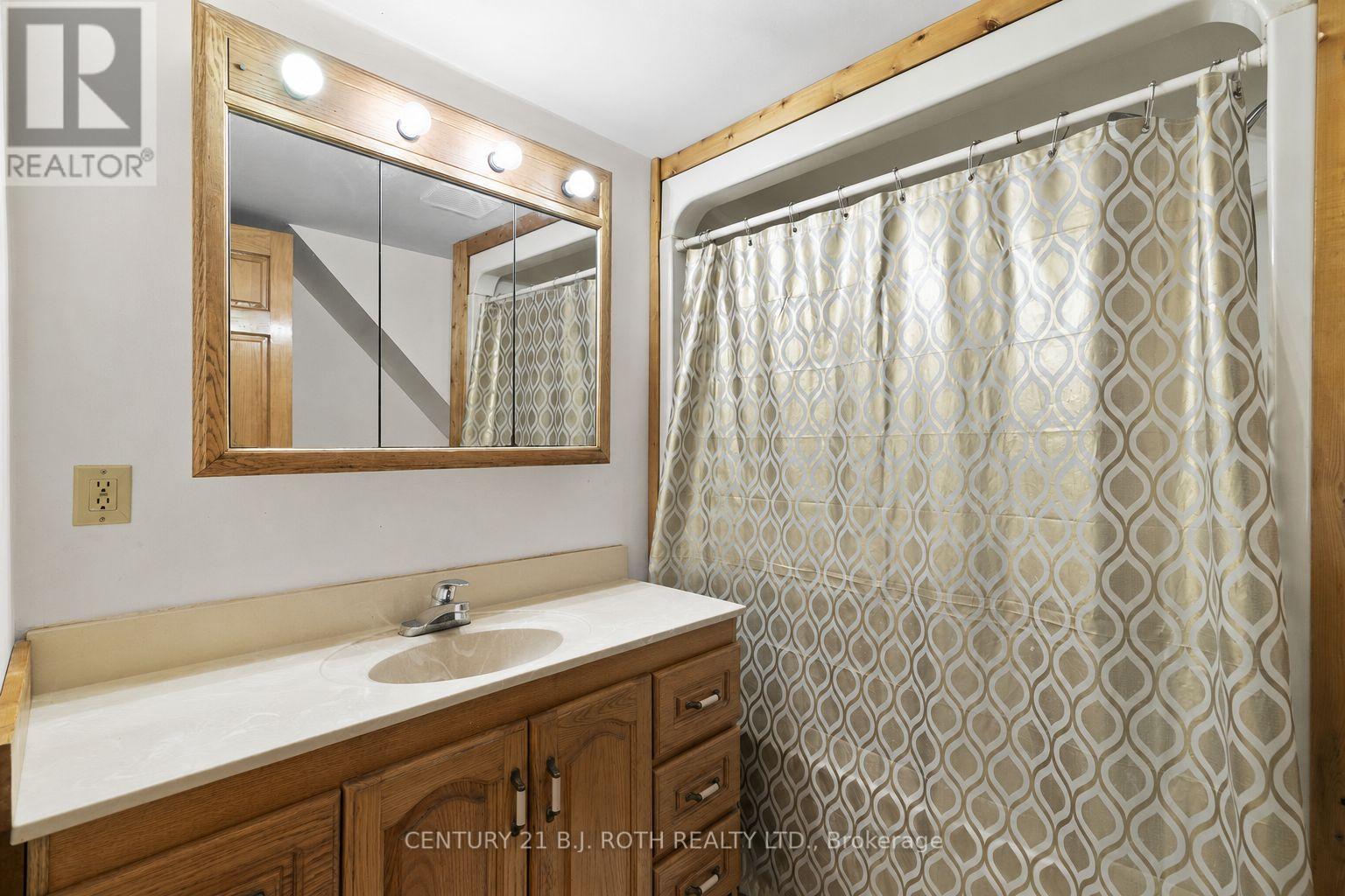 356 West Street N Property Photo 12