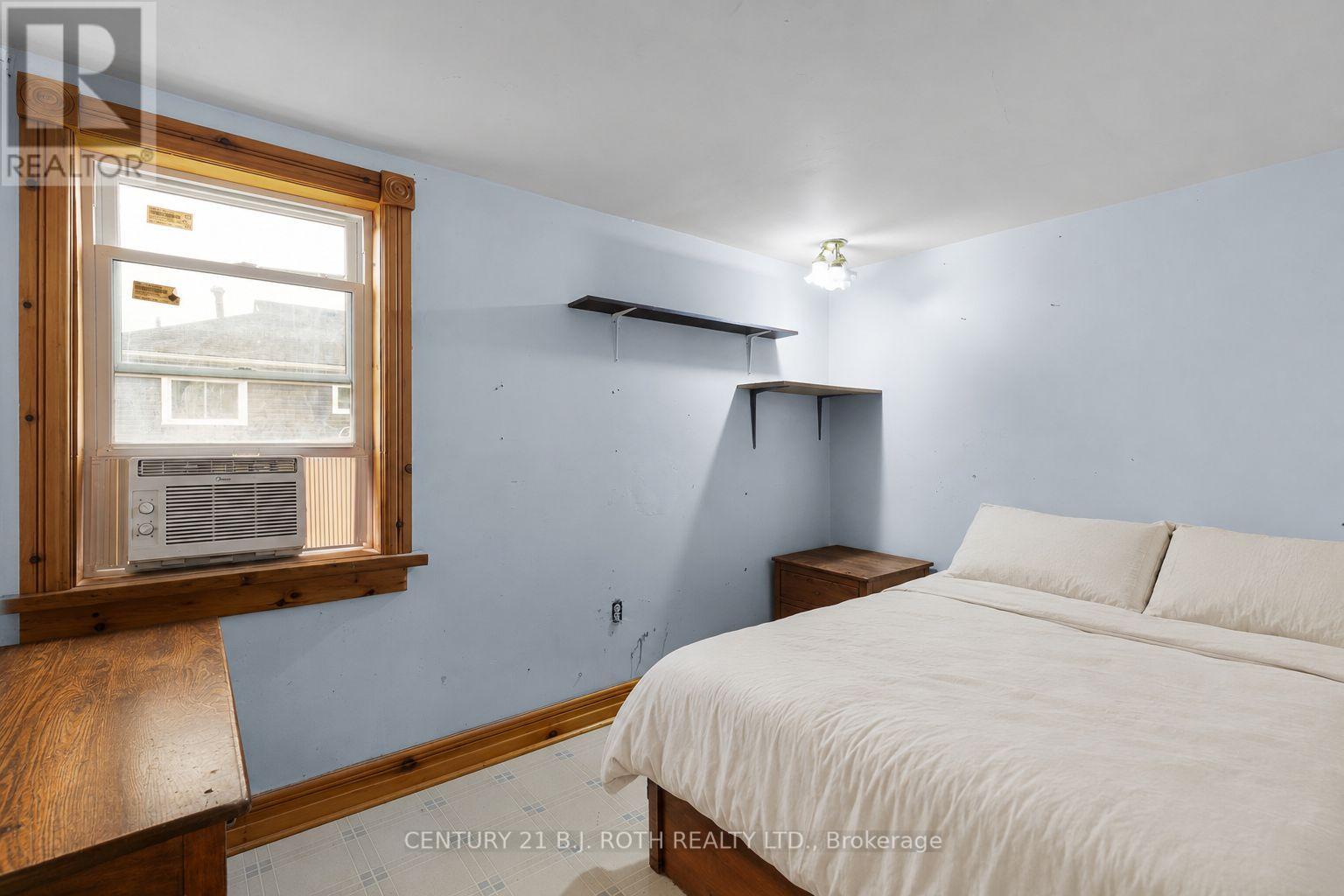 356 West Street N Property Photo 13