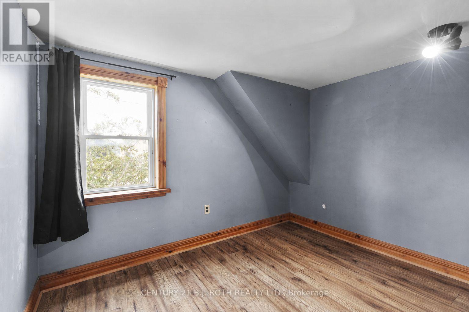 356 West Street N Property Photo 14