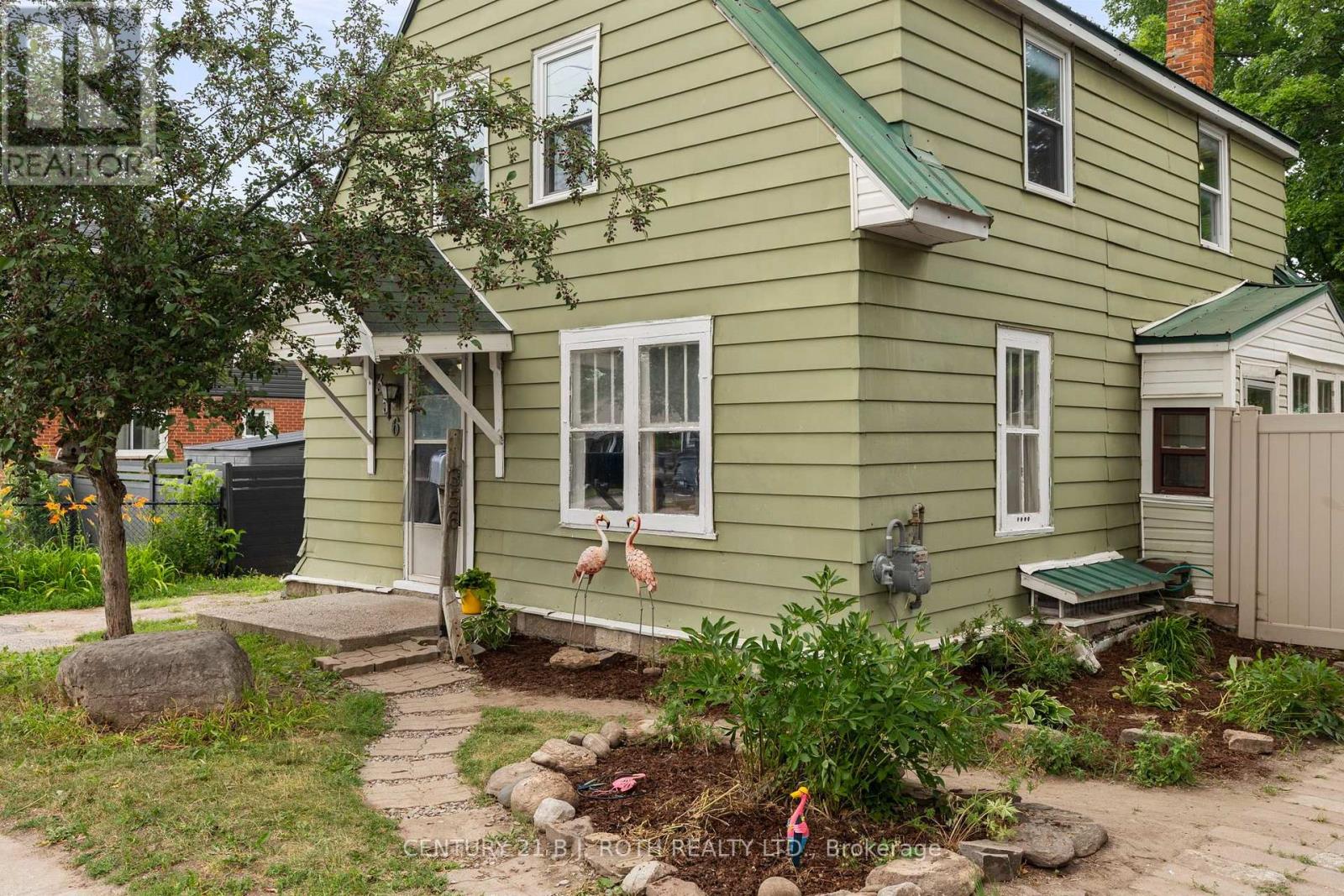 356 West Street N Property Photo 16
