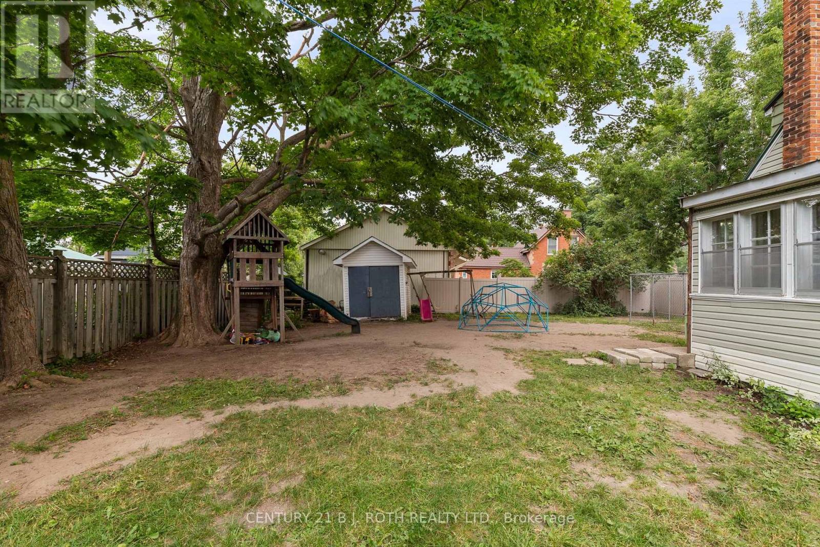 356 West Street N Property Photo 18