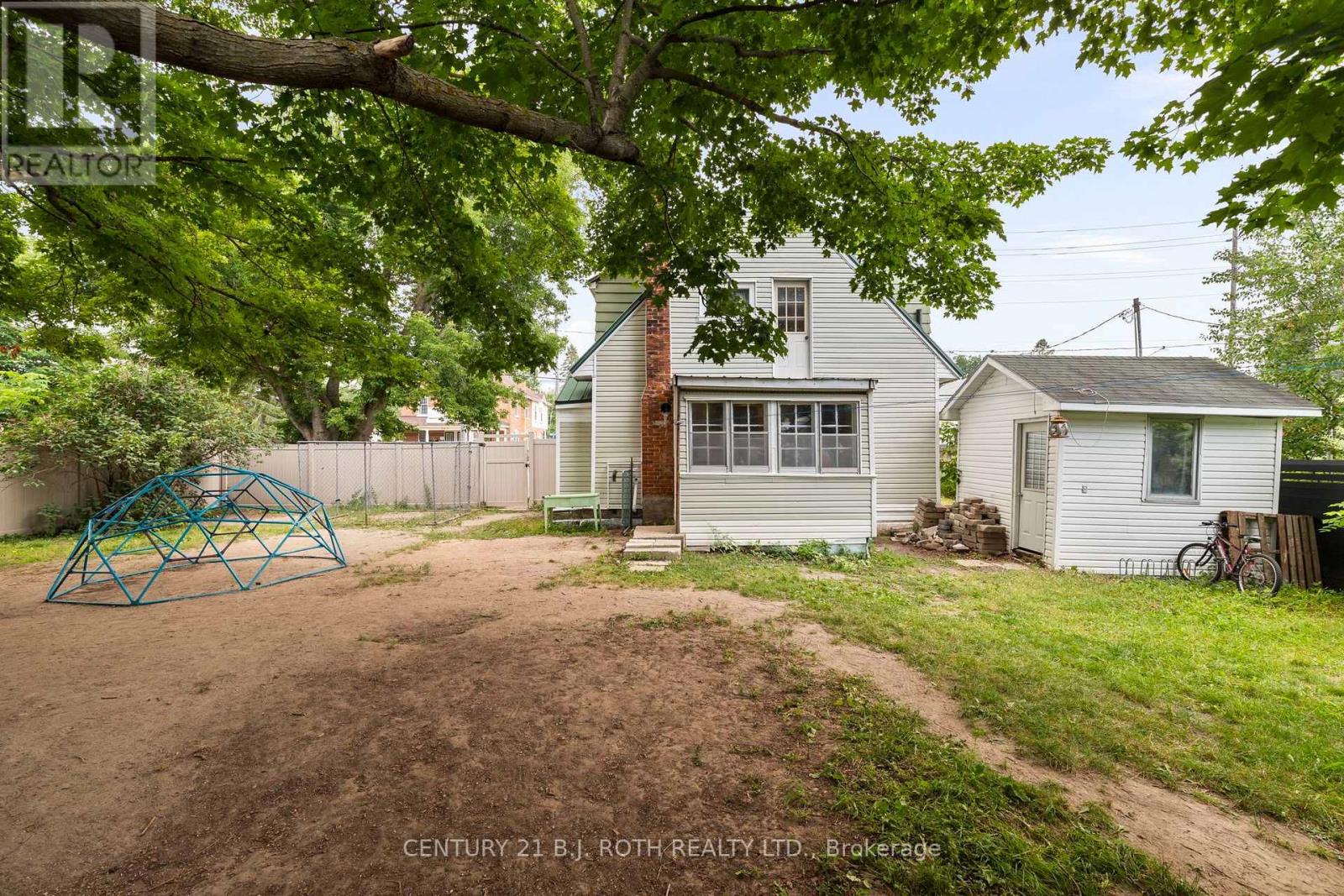356 West Street N Property Photo 19