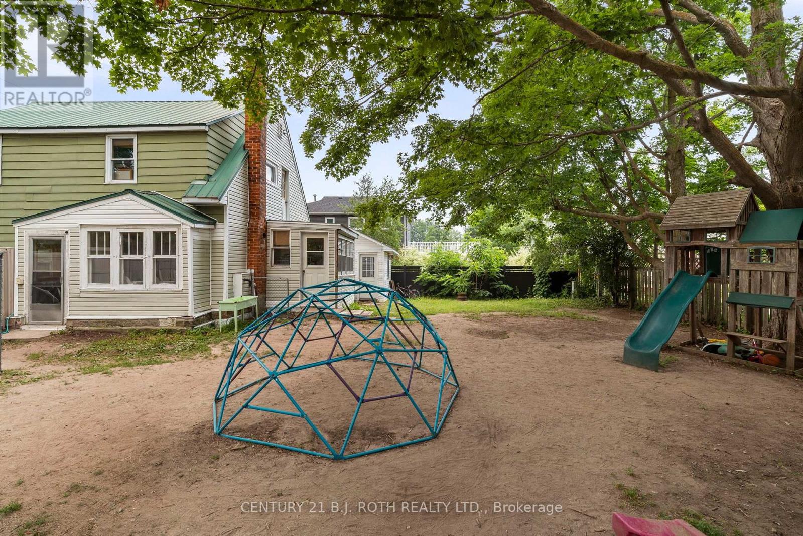 356 West Street N Property Photo 20