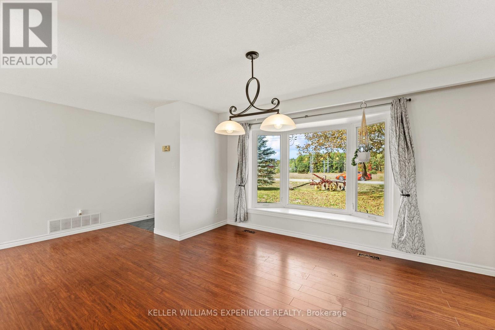 2341 Sunnidale Road Property Photo 6