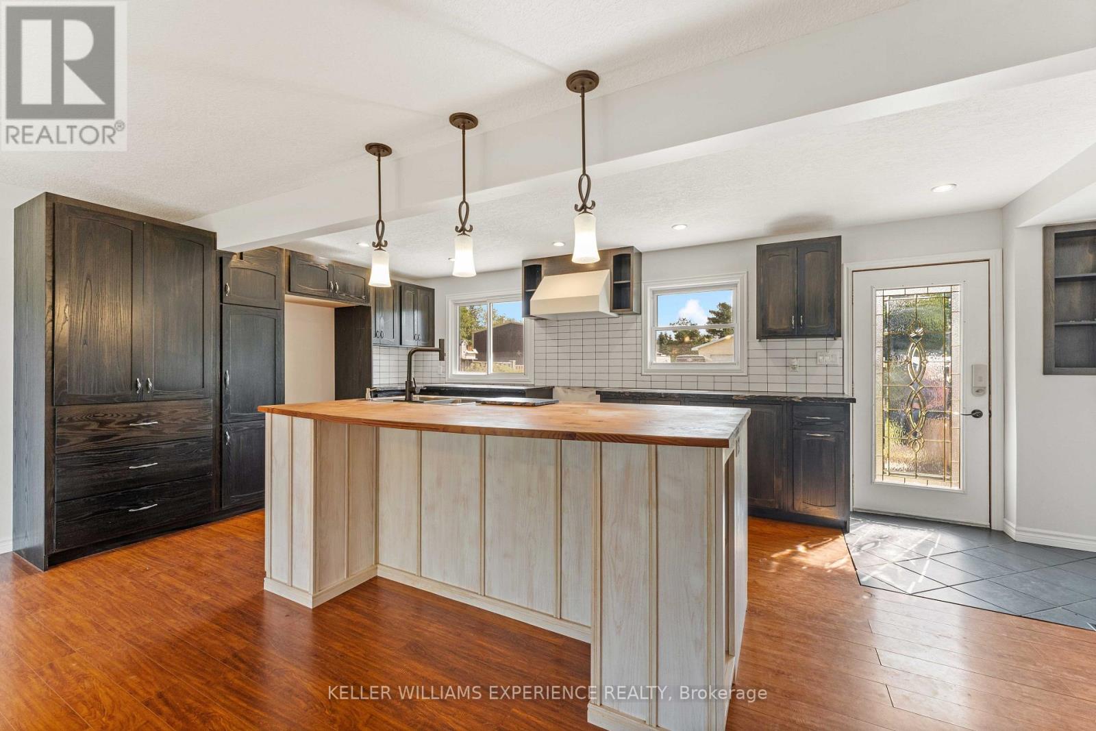 2341 Sunnidale Road Property Photo 8