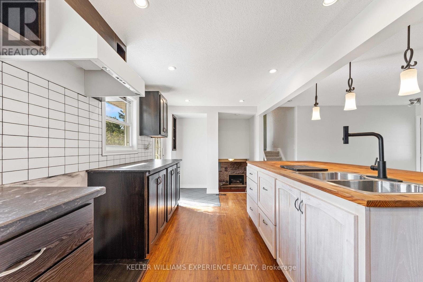 2341 Sunnidale Road Property Photo 10