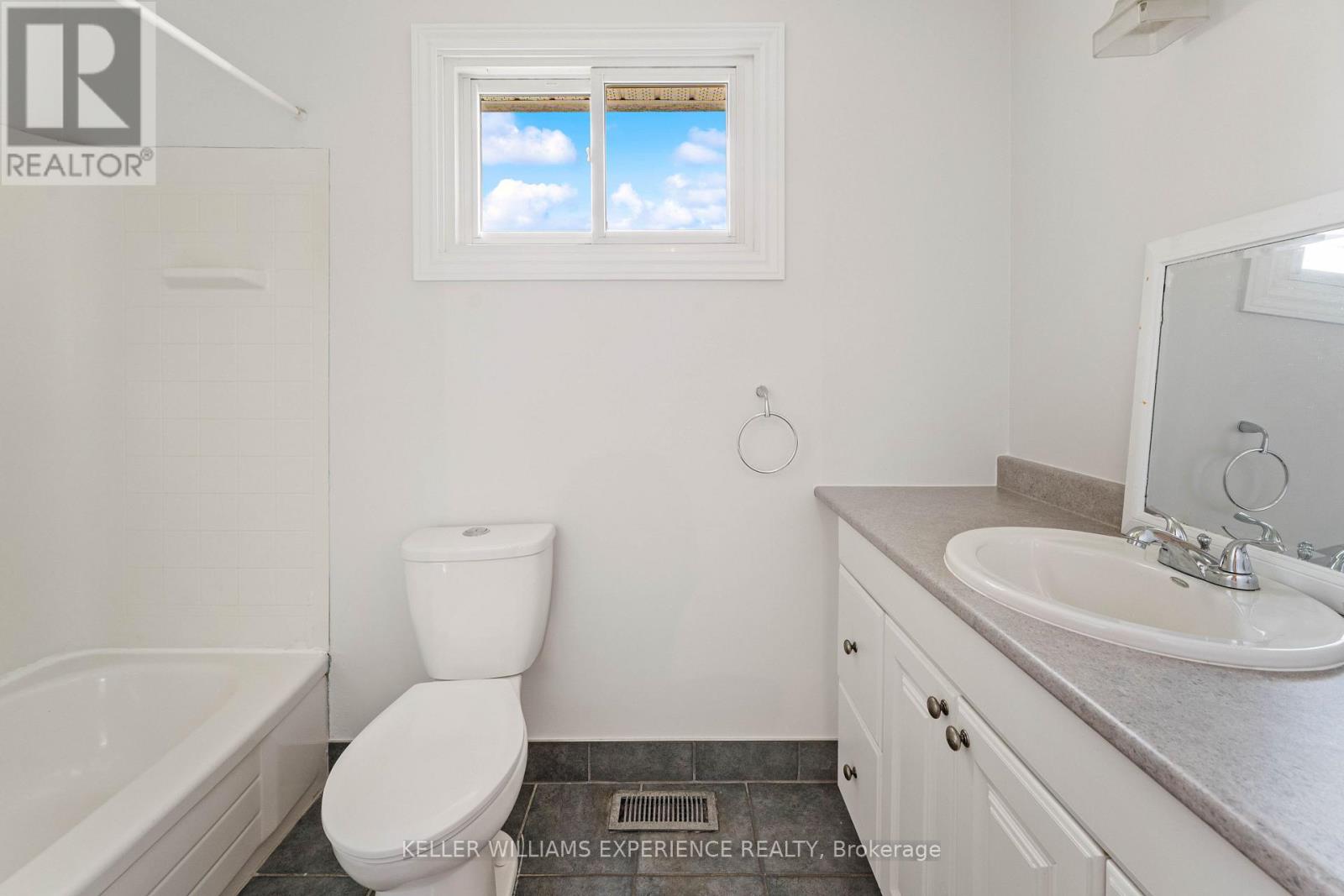 2341 Sunnidale Road Property Photo 16