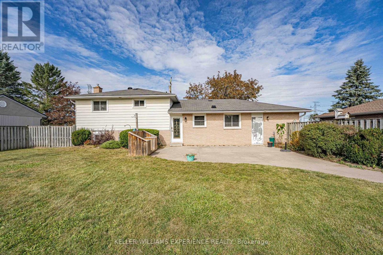 2341 Sunnidale Road Property Photo 20