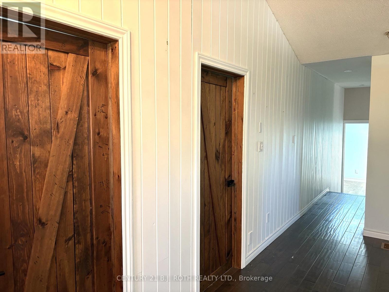 288 River Road E Property Photo 4