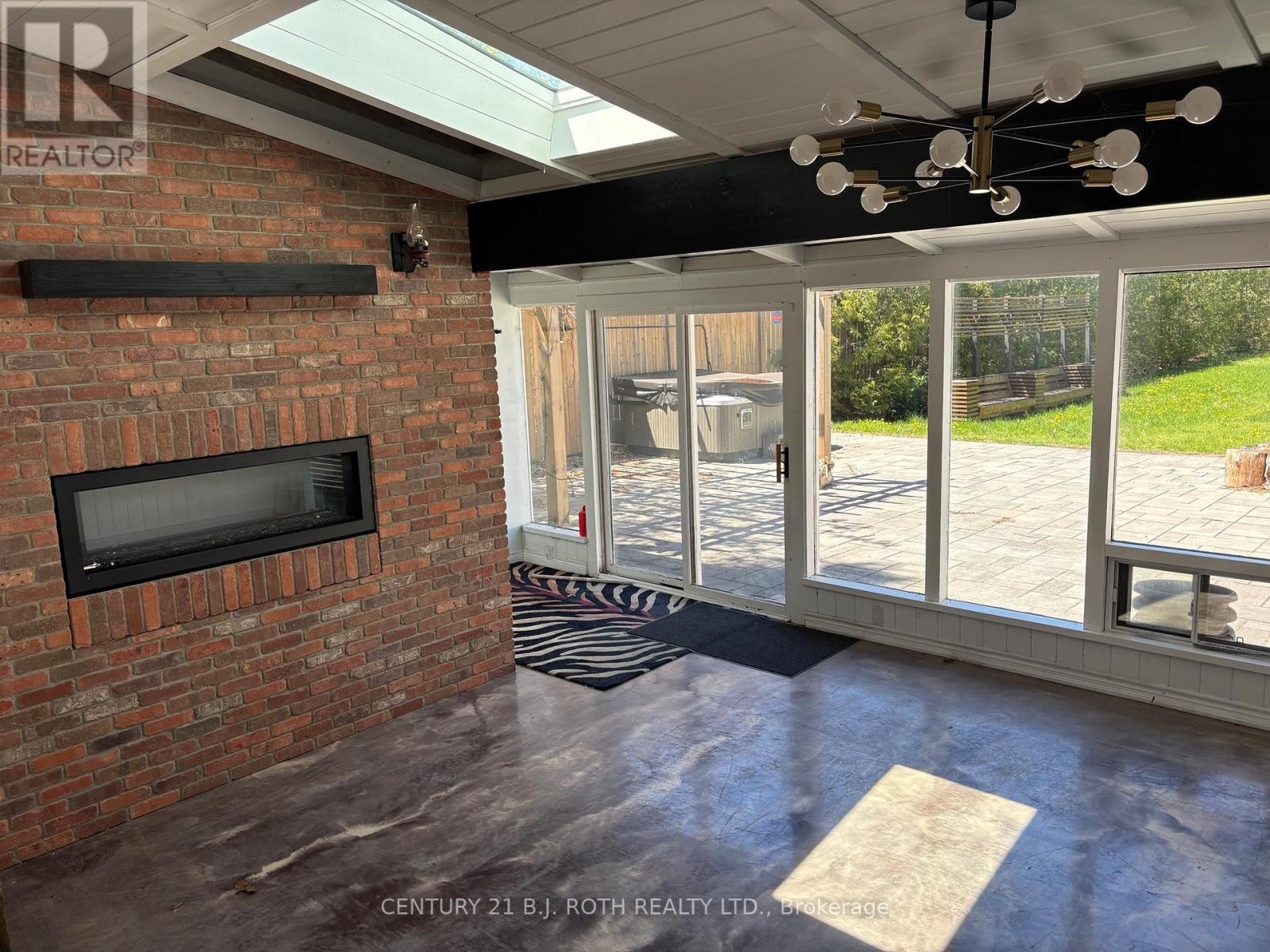 288 River Road E Property Photo 10