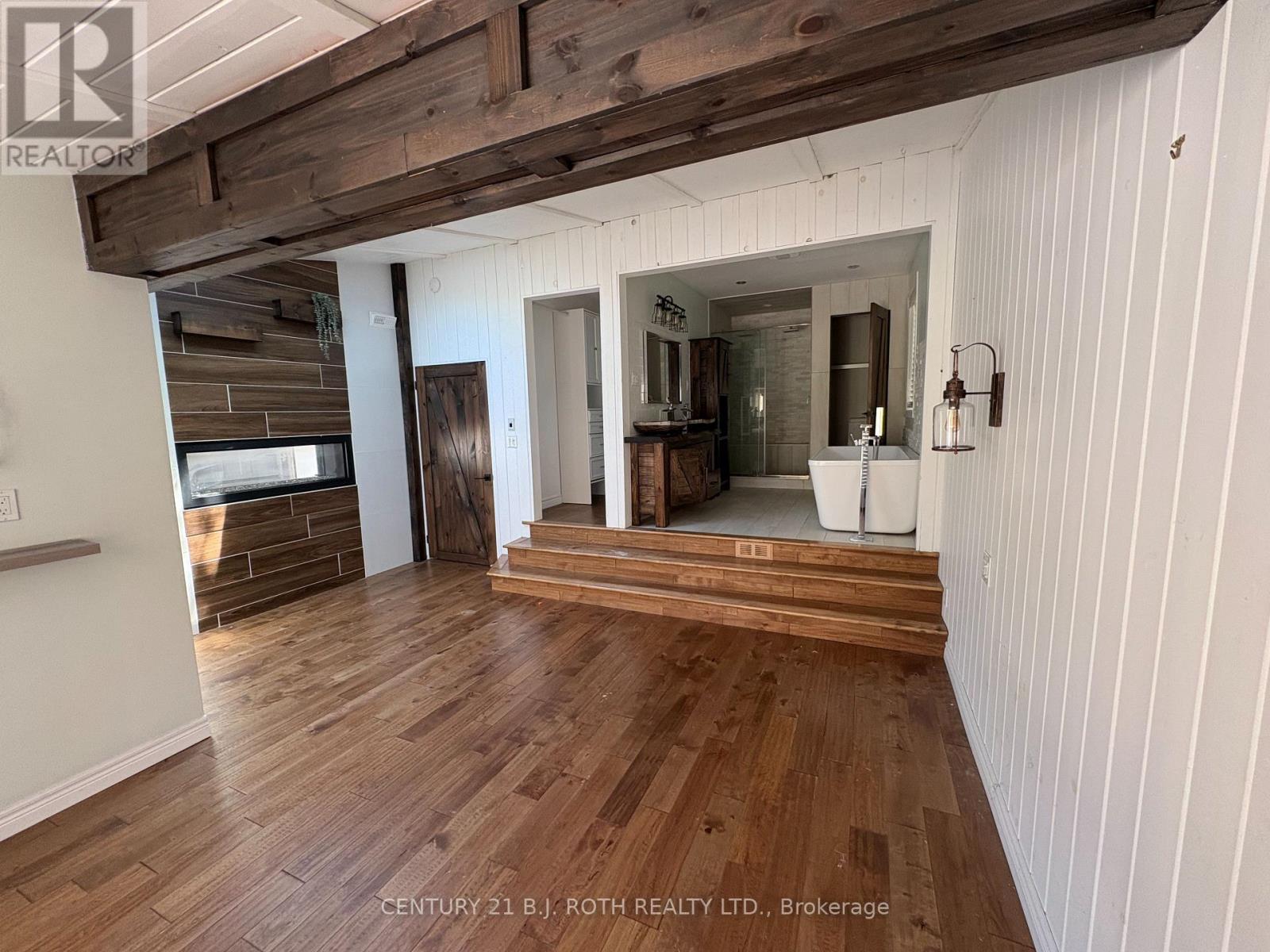 288 River Road E Property Photo 15