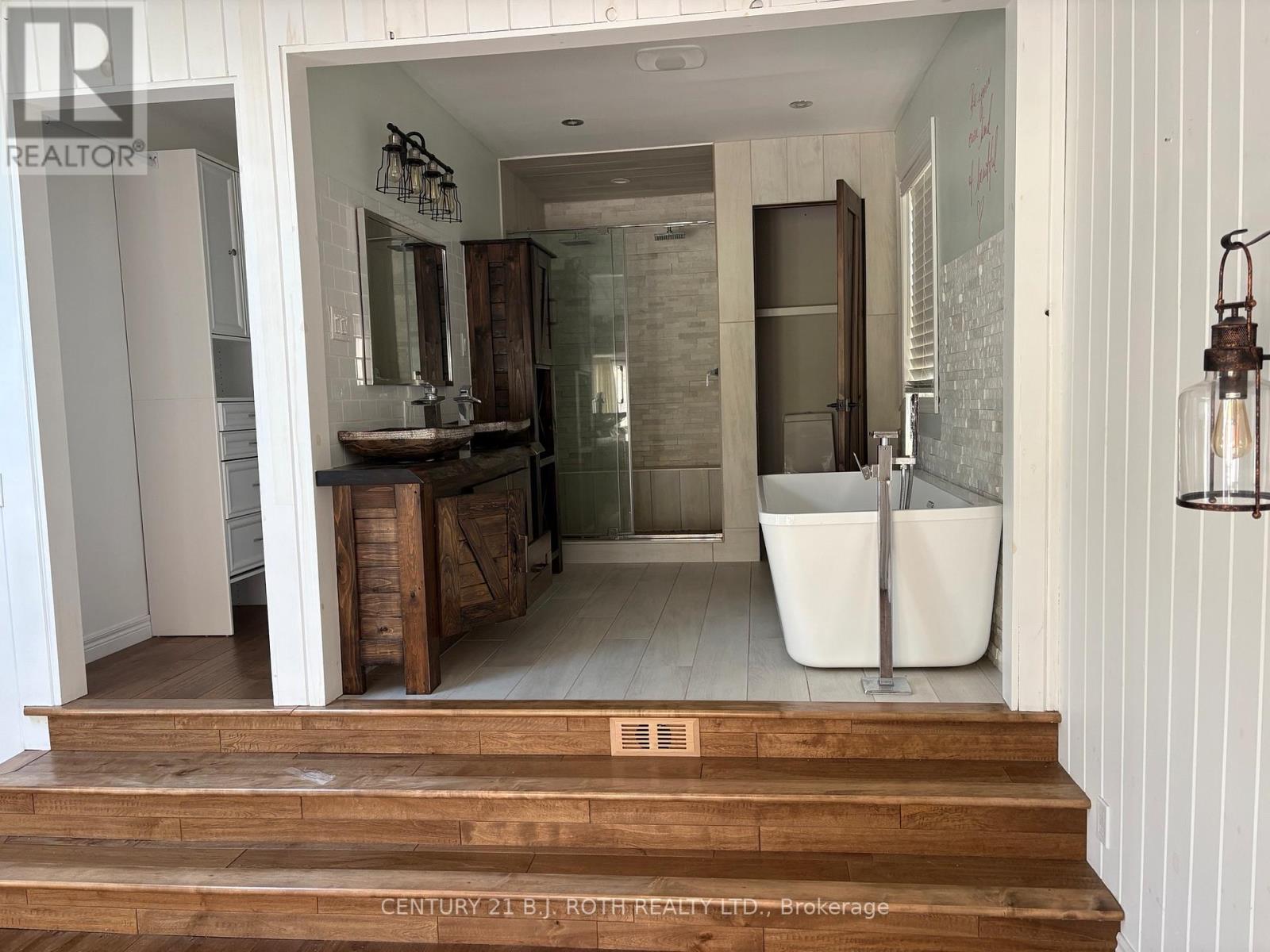 288 River Road E Property Photo 16